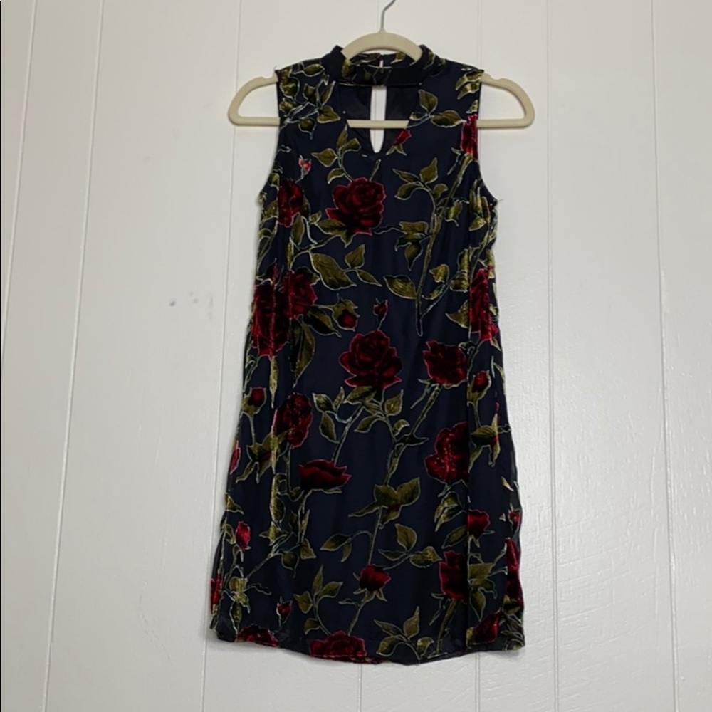 Black Velvet Rose Keyhole Sleeveless Dress